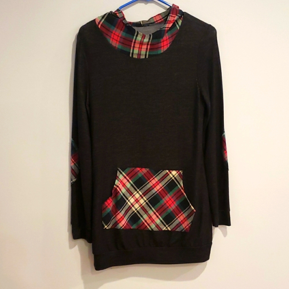 Long sleeve hooded shirt